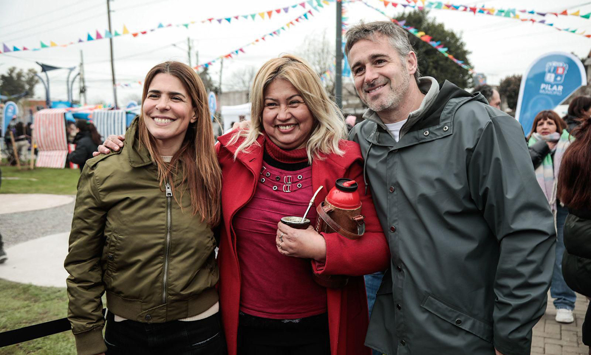 FEDERICO ACHÁVAL Y SOLEDAD PERALTA INAUGURAN NUEVA PLAZA EN PILAR