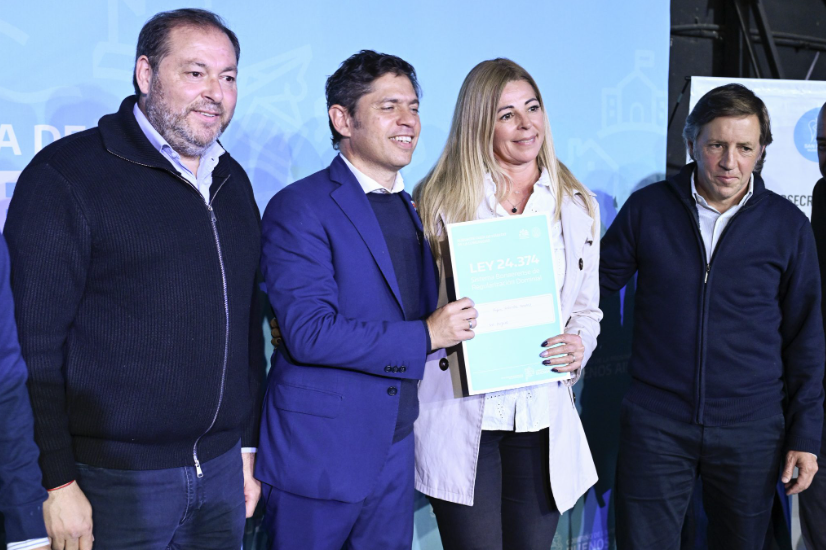 KICILLOF ENTREGA MÓVILES POLICIALES PARA REFORZAR LA SEGURIDAD