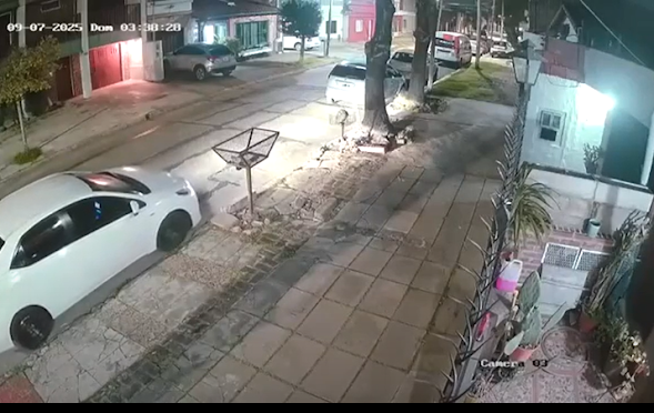 ASALTO RELÁMPAGO EN VILLA RAFFO: UNA FAMILIA SUFRIÓ 40 SEGUNDOS DE TERROR