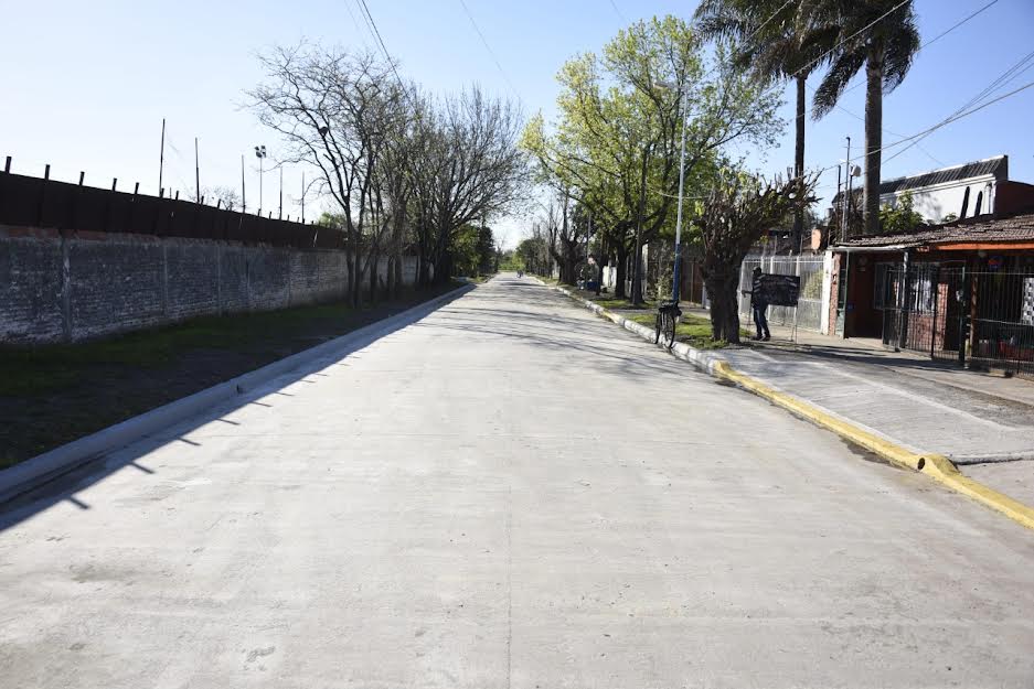 GRAND BOURG: AVANZAN LOS TRABAJOS DE PAVIMENTACIÓN EN EL BARRIO RODRÍGUEZ